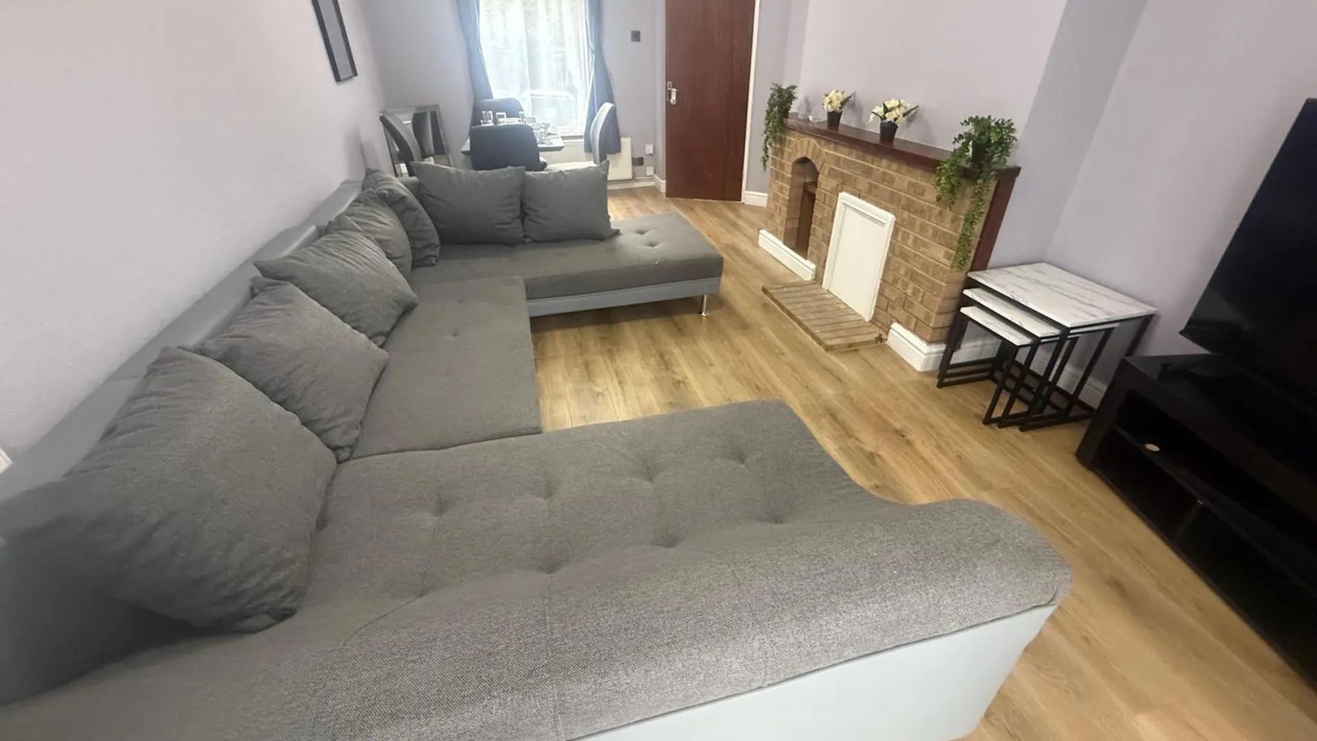 D\'Luxe Royal 3 Bedrooms House location